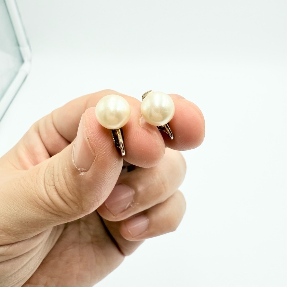 Vintage Crown Trifari Faux Pearls Gold Tone Clip On Earrings